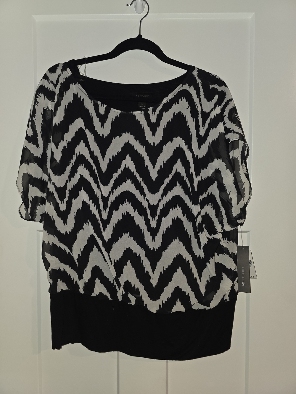 AB Studio Black and White Zigzag Dolman Sleeve Top